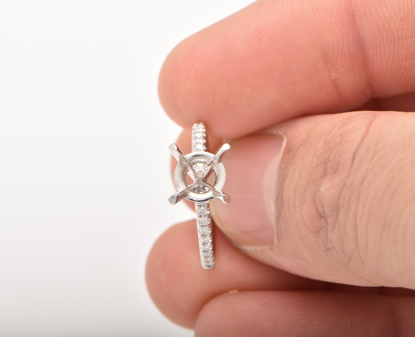 Diamond Engagement Setting for Round 1ct Size, 4 claw, 2mm Wide Band