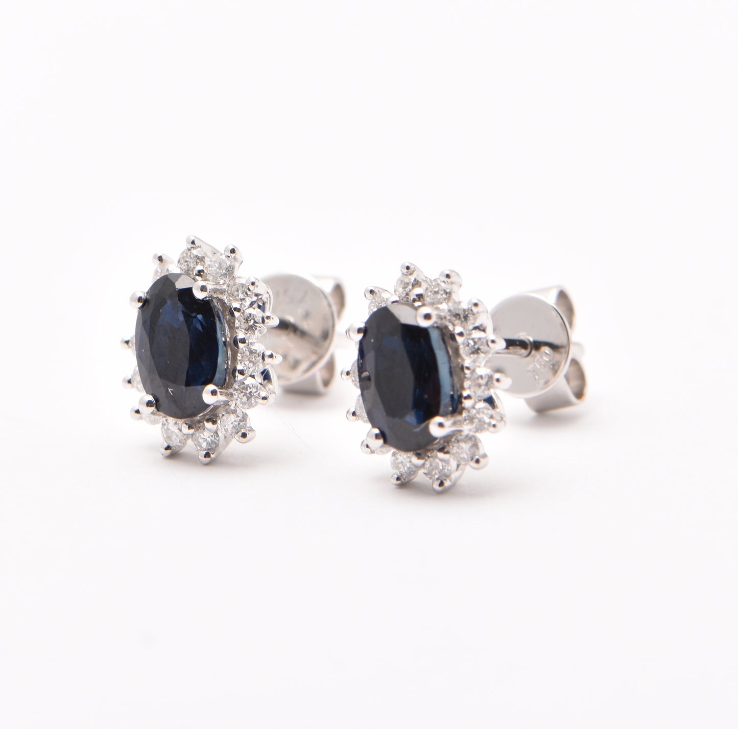 SAPPHIRE AND DIAMONDS STUD EARRING